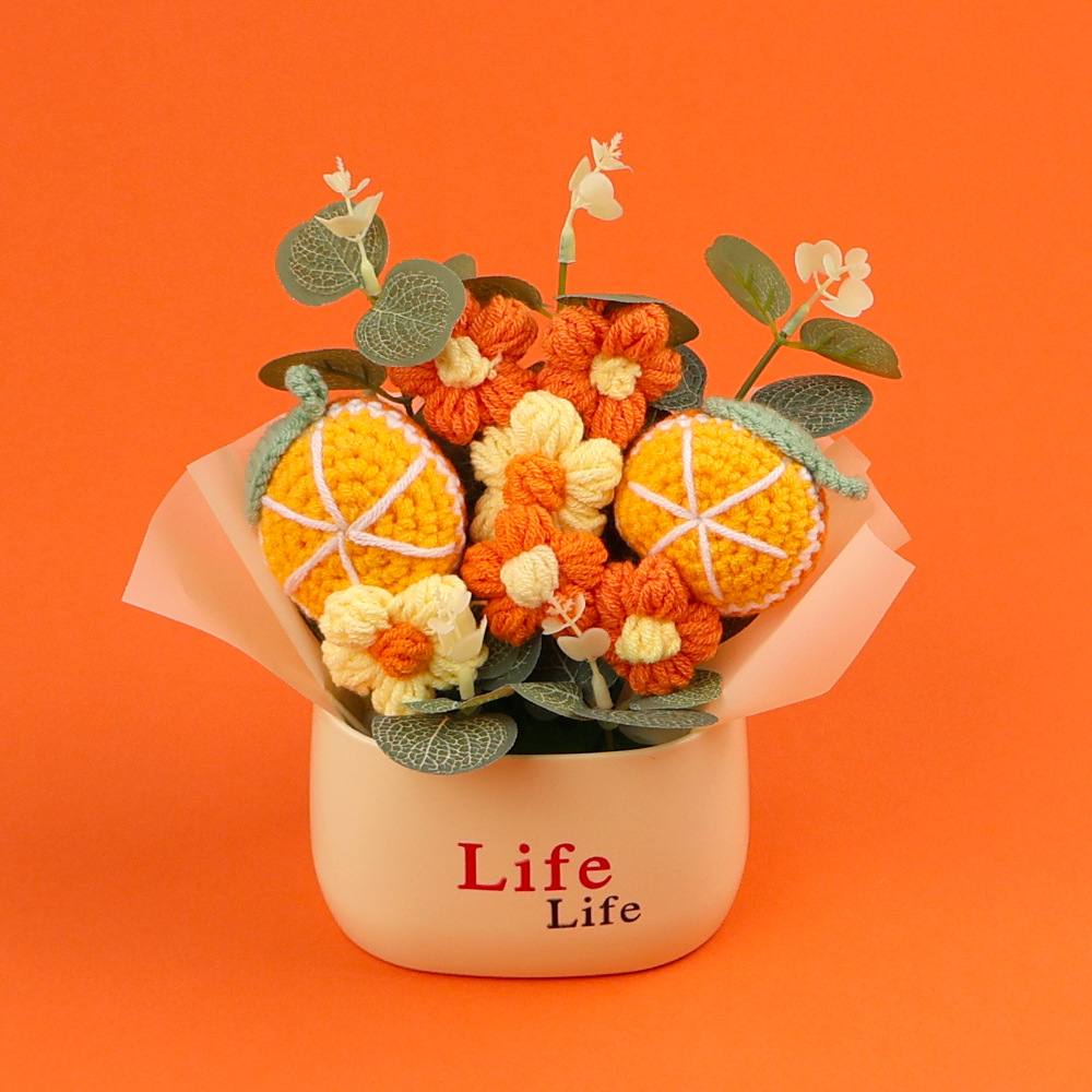 Tubo di fiori d'arancio arancione premuroso (vaso di vita)