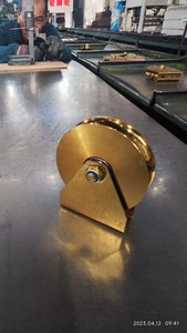 Petite roulette de <span class=keywords><strong>porte</strong></span> <span class=keywords><strong>coulissante</strong></span> en forme de U 100mm roue de rouleaux de <span class=keywords><strong>porte</strong></span> en acier <span class=keywords><strong>pour</strong></span> portes coulissantes - Product Image 2