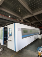 Unité laser CNC BLFD6025 à couverture intégrale avec refroidissement par eau, fonctionnement automatique, prise en charge DXF DWG pour la fabrication industrielle de tôles métalliques
