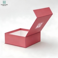 Boîte cadeau personnalisée de luxe en carton gris recyclable avec fermeture magnétique, doublée d'éponge, logo personnalisé en relief, finition mate/brillante, vente en gros