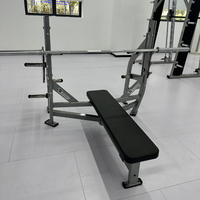 Banc plat olympique ROSEN Fitness pour la musculation des pectoraux en salle de sport commerciale