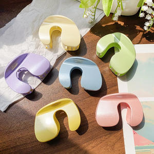 Nouvelles pinces à cheveux en plastique haut de gamme, semi-circulaires, couleur unie rose vif, pour filles et femmes - Product Image 1