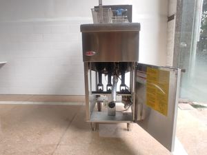 OUTE 28L Freistehende Gas-Fritteuse für Gewerbe 3 Brenner 2 Körbe Edelstahl 27KW Leistung Schnellrestaurant - Product Image 5