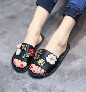 2022 primavera estate nuove donne pantofole durevoli piatte all'aperto sandali casual fatti a mano fai-da-te pantofole infradito