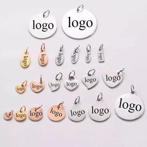 Op maat gemaakte Poolse designer logo gegraveerde roestvrijstalen vergulde zilveren zwarte hanger tags bedels trendy DIY ketting armband - Product Image 1
