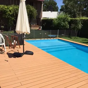 Plancher composite creux résistant aux UV, revêtement de sol solide durable