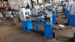 เครื่องกลึงแนวนอนแบบธรรมดาสำหรับงานกลึงเพลาโลหะ  แบบ Heavy Duty CNC Vertical  ระยะแกว่ง 500 มม. ระยะระหว่างศูนย์ 1500 มม. - Product Image 4