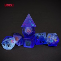 Pour Udixi : Ensemble de dés polyédriques en verre gemme avec logo personnalisé, style RPG Dungeons and Dragons, police arc-en-ciel et effet éclat de foudre