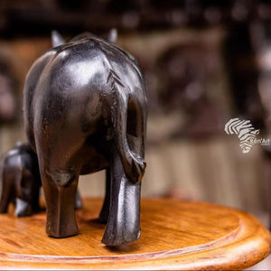 Totems en bois sculptés à la main en gros - Design minimaliste, finition neutre pour la décoration intérieure et l'aménagement de bureau, cadeau de luxe - Product Image 1