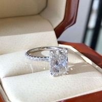 Anillo de compromiso de moissanita de corte princesa verde personalizado, probador de diamantes, envío directo, anillo de tres piedras de diamante Vvs, joyería