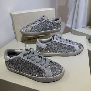 Chaussures de créateur de luxe pour femmes, motifs brillants, baskets décontractées à semelle plate, confortables pour la marche, chaussures de skate pour hommes - Product Image 1