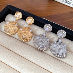 Boucles d'oreilles pendantes Junhong en alliage avec perles, plaqué or/argent, style anniversaire, luxe haut de gamme, vente en gros - Product Image 2