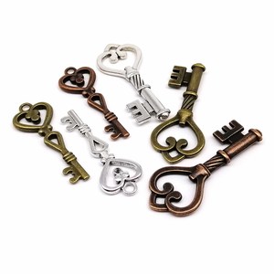 Chiave decorativa dall'aspetto antico per ciondoli Steampunk creazione di gioielli in metallo fai da te Retro rosso ottone antico argento Vintage - Product Image 4