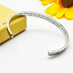 Pulseras de Acero Inoxidable al por Mayor, Brazaletes con Frases Inspiradoras de 'Soy la Tormenta', Regalo de Graduación o Cumpleaños para Mujer - Product Image 5