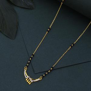 Collier Mangalsutra Courbe Radiante pour Femme en Or avec Pendentif Design Moderne pour Cérémonies de Mariage et Usage Quotidien - Product Image 3
