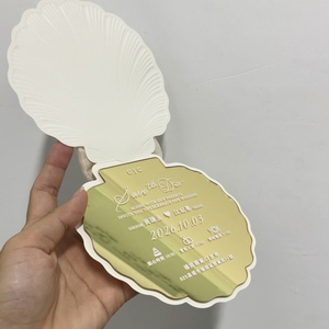 Carte d'invitation de mariage élégante en acrylique en forme de coquillage avec impression vanille et noms personnalisés pour le modèle de menu 324 - Product Image 1