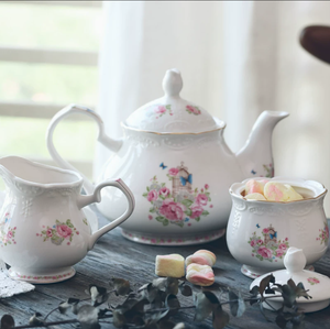 Ensemble de tasses et soucoupes en porcelaine fine de style européen, relief pastoral frais, plaqué or, luxe, écologique, durable, pour le thé de l'après-midi - Product Image 1