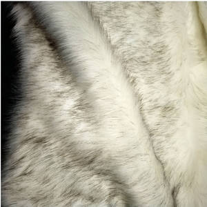 Venta al por mayor de alta calidad de pelo largo de imitación de piel de zorro para cuello ropa alfombra decoración materiales Cosplay tela - Product Image 1