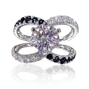 Anello Geometrico a Sei Punte Intrecciato per Donne, Elegante Gioiello da Dito alla Moda - Product Image 1
