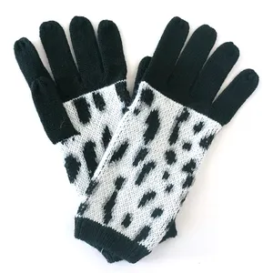 Customized black and white jacquard acrylic gloves for winter