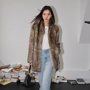 YR1278 Factory <span class=keywords><strong>Outlet</strong></span> Moda Abrigo de piel de conejo Abrigo de invierno de conejo con estampado de leopardo de dos tonos para mujer - Product Image 1