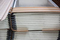 Panneaux sandwich isolés en mousse PU pour revêtement mural extérieur en métal de classe B2, panneaux décoratifs en polyuréthane pour entrepôt