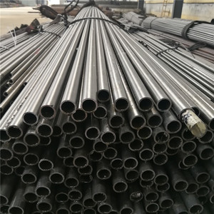 Tubo de Acero al Carbono ASTM A106 de Precisión sin Costuras, Laminado en Caliente, Tubo Redondo para Fluidos, Sin Aleación - Product Image 1