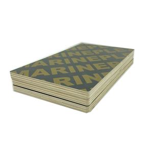 Tablero de chapa de <span class=keywords><strong>melamina</strong></span> de madera contrachapada de alta calidad 4X8 18mm, película negra para dormitorios, villas, decoraciones E0, álamo y abedul - Product Image 3