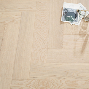 Suelo de parquet en espiga de 15 mm, multicapa, de roble blanco cepillado, grado AB, antiarañazos, con sistema de clic, según norma IEC62321, para instalaciones recreativas. - Product Image 1