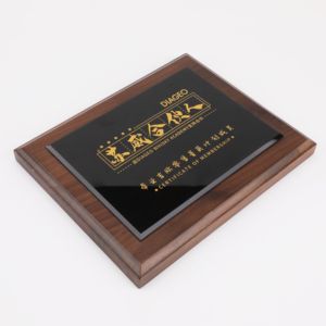 <span class=keywords><strong>Plaque</strong></span> en noyer gravée de calligraphie chinoise traditionnelle pour les événements d'échange culturel et les cadeaux diplomatiques - Product Image 2