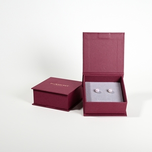 Caja de Joyería Estilo Libro de Vino Tinto con Diseño Personalizado PackSecret, Cierre Magnético con Logotipo Dorado de Alta Calidad para Pendientes y Joyas, Cajas de Regalo - Product Image 5