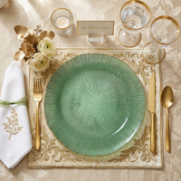 Assiette de présentation en verre vert de 13 pouces avec bord doré motif récif soleil, assiettes décoratives en gros pour la décoration de table de mariage