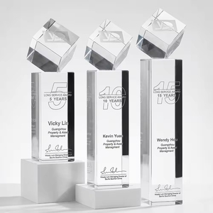 Trofeo <span class=keywords><strong>de</strong></span> Cristal Personalizado con <span class=keywords><strong>Cubo</strong></span> <span class=keywords><strong>de</strong></span> <span class=keywords><strong>Rubik</strong></span>, Premio <span class=keywords><strong>de</strong></span> Cristal Grabado para Empleados Destacados en la Reunión Anual <span class=keywords><strong>de</strong></span> la Empresa - Product Image 1