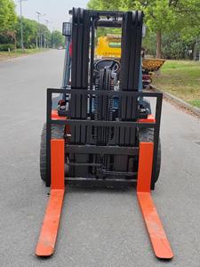 Used for Forklift 5T 1.52m Fork Length Japan Engine Three Stage Mast Low Consumption High Efficiency Warehouse <b>Material</b> - Product Image 4