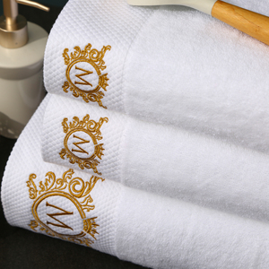 Set di <span class=keywords><strong>Asciugamani</strong></span> per Hotel 5 Stelle Bianchi con Logo Personalizzato 100% Cotone Set <span class=keywords><strong>Asciugamani</strong></span> Viso Mani <span class=keywords><strong>Bagno</strong></span> - Product Image 1