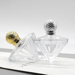 Vente en gros de flacons en verre blanc cristal de 70 ml, flacons de recharge vides pour parfum cosmétique féminin - Product Image 1