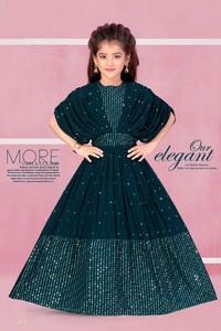 Los niños de la nueva colección usan el vestido Anarkali del estilo de Koti para la ocasión de la boda y del Festival disponible en el precio a granel - Product Image 2