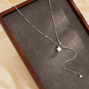 Collana con Pendente Cubo Quadrato a Catena Serpente in Acciaio Inossidabile, Regolabile a Y, Gioielli Geometrici Minimalisti da Uomo per Uso Quotidiano - Product Image 3