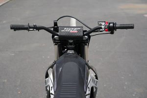 Moto de course personnalisée 3500W 72V Nouveaux produits avec une vitesse de 120 km/h et une autonomie de 130 km pour répondre à différents besoins - Product Image 2