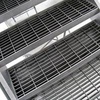 Grille d'escalier en acier durable conforme à la norme EN124 D400 pour marches d'escalier extérieures, passerelles et marches renforcées par des barres d'armature