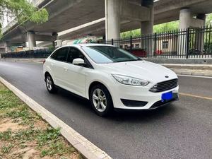 Ford <span class=keywords><strong>Focus</strong></span> berline <span class=keywords><strong>2014</strong></span> d'occasion, caméra arrière, boîte automatique, sièges en cuir, R15, conduite à gauche - Product Image 3