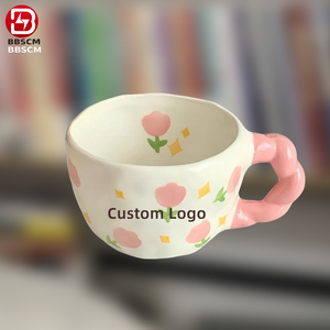 Tasse à fleurs en céramique mignonne à poignée torsadée 260 ml Peinte à la <span class=keywords><strong>main</strong></span> <span class=keywords><strong>sous</strong></span> glaçure Tasse à thé ou à café Cadeau - Product Image 1