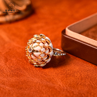 Bague Fleur en Émail Blanc Cuivre Plaqué Or 18K Bijoux de Luxe Strass Bague Tendance pour Femme Cadeau