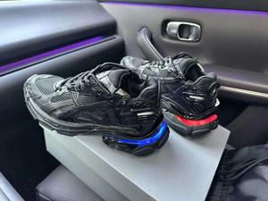 Zapatillas Deportivas con Luces LED y Suela Gruesa para un Estilo Urbano - Product Image 2