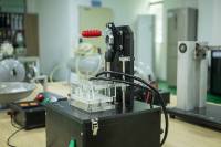 Machine à glace automatique électrique haute performance avec une capacité de 1L pour la fabrication de glaces aux fruits maison