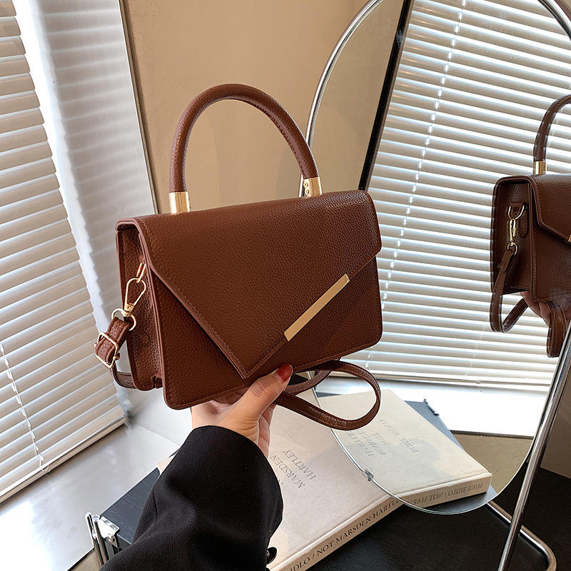 สีน้ำตาล