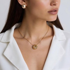 Joyería para Mujer, Estilo Deportivo, Colgante de Diamantes, Collar de Acero Inoxidable, Elegante y Versátil, Chapado en Oro de 18k de Alta Gama - Product Image 3