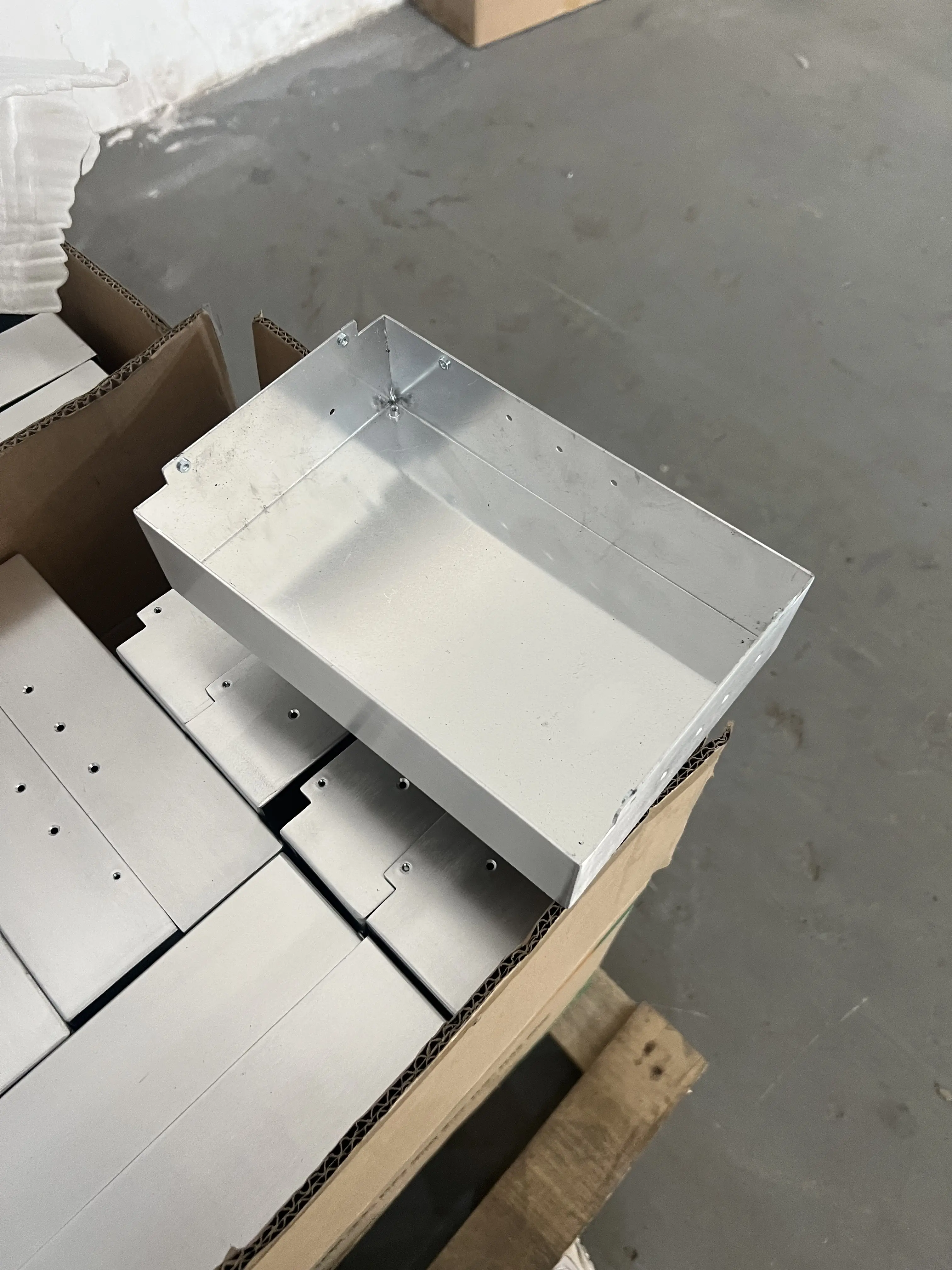 Aluminium Binnensteun Radiator En Aluminium Chassis Plaatwerk Fabricageproduct