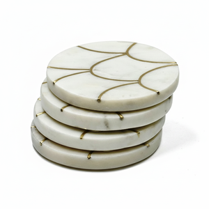 Ensemble de sous-verres ronds en marbre blanc avec incrustation en laiton pour la maison - Product Image 1