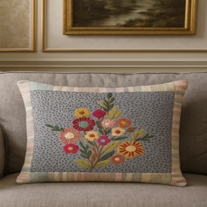 Housse de coussin traditionnelle à perles pour la décoration de la chambre à coucher, housse de coussin ethnique brodée avec des perles de graines, détails imprimés décoratifs - Product Image 1